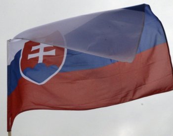 Slováci loni měli podle analýzy nejnižší čistou mzdu v regionu