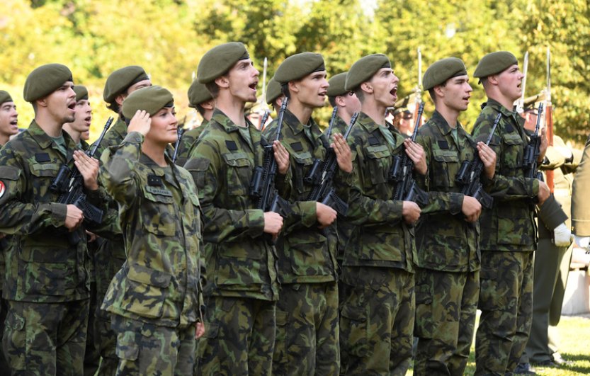 V Hranicích složilo přísahu 41 středoškoláků, armádní výcvik dokončili všichni