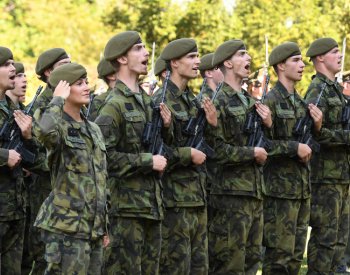 V Hranicích složilo přísahu 41 středoškoláků, armádní výcvik dokončili všichni