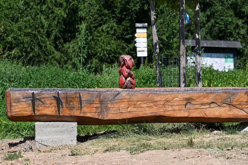 Lesy ČR opravily Ríšovu studánku a znovu z ní vytéká voda, upravily i okolí