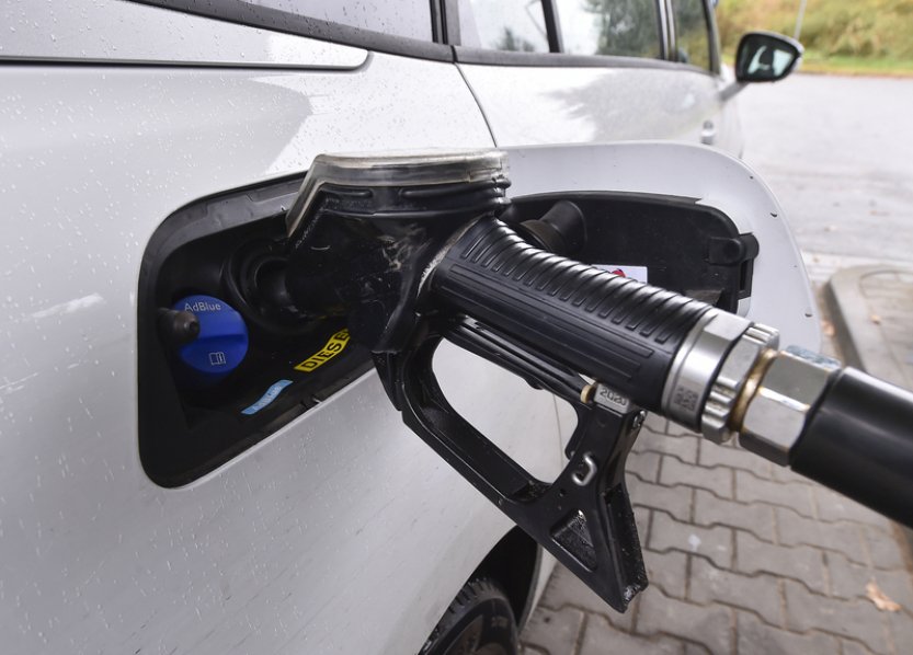 Pohonné hmoty zlevnily od minulého týdne o desítky haléřů