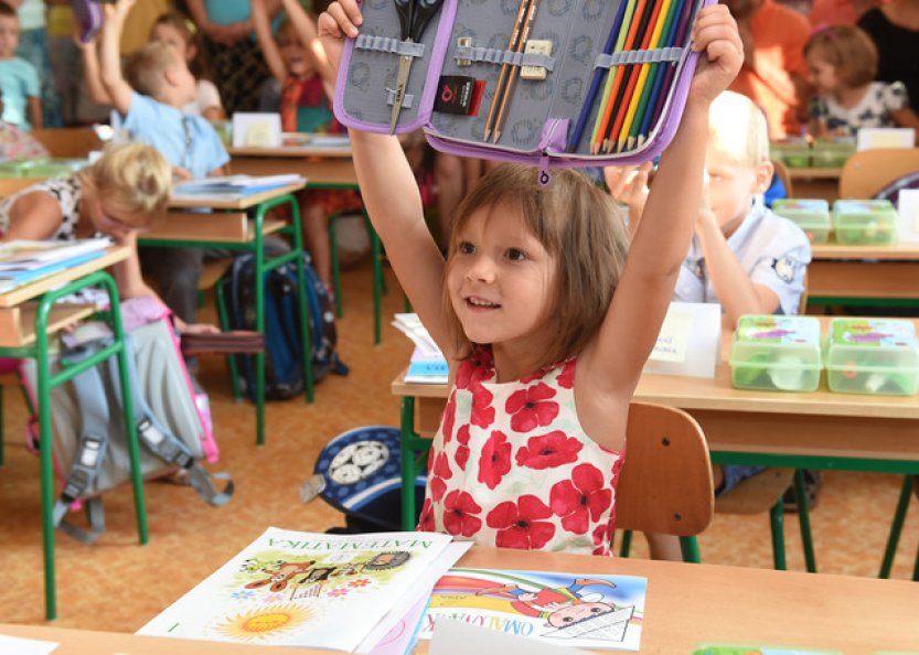 Průzkum: Čtvrtinu rodičů stojí začátek školního roku přes 5000 Kč