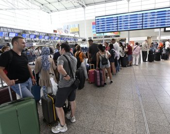 Pražské letiště v létě odbaví o 13 % více lidí než loni, potíže s kufry nejsou