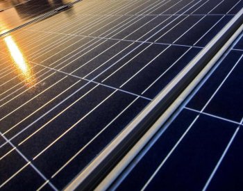 Tropické teploty snižují výkon solárních zdrojů, vliv má i použitá technologie