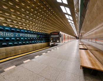 Při pádu do kolejí v metru pomůže nouzové tlačítko, lidé o něm ale nevědí