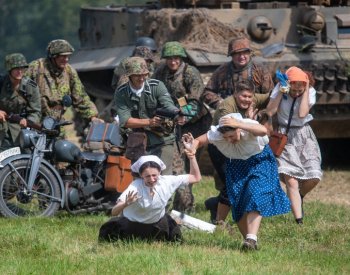Cihelna v Králíkách předvedla Krvavé jaro 1945, přihlížely tisíce lidí