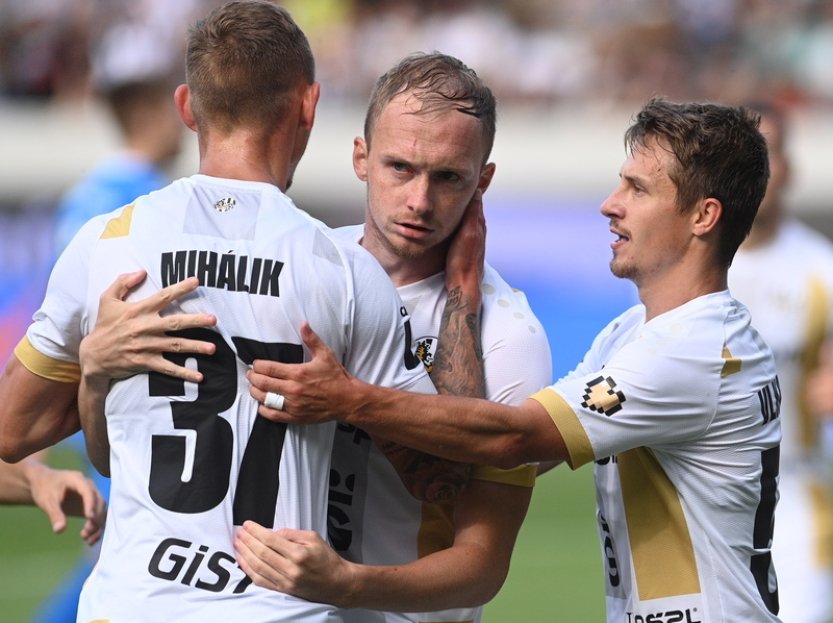 Hradec zůstává doma stoprocentní, výhru nad Duklou zařídil Mihálik