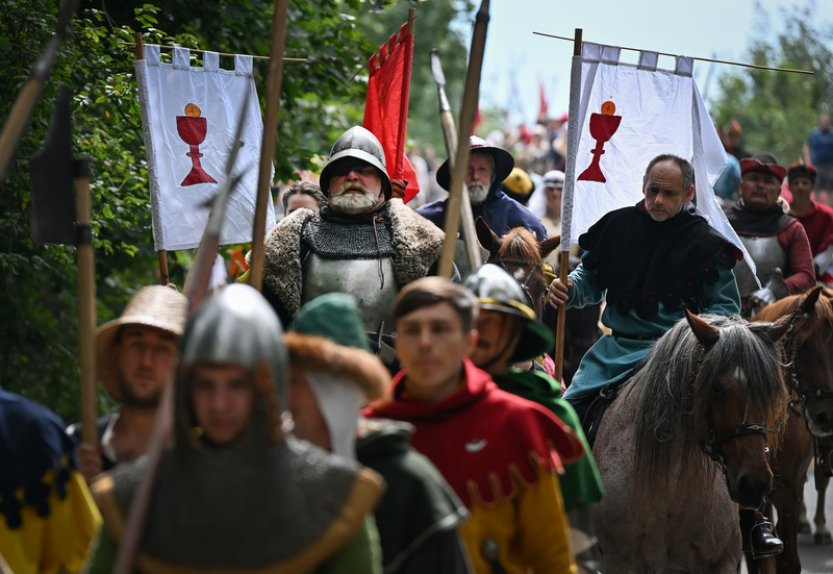 Přibyslav připomněla 600 let od úmrtí Jana Žižky ukázkou bitvy i bohoslužbou