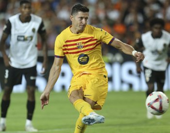 Lewandowski zařídil novému trenérovi Barcelony Flickovi úspěšnou premiéru