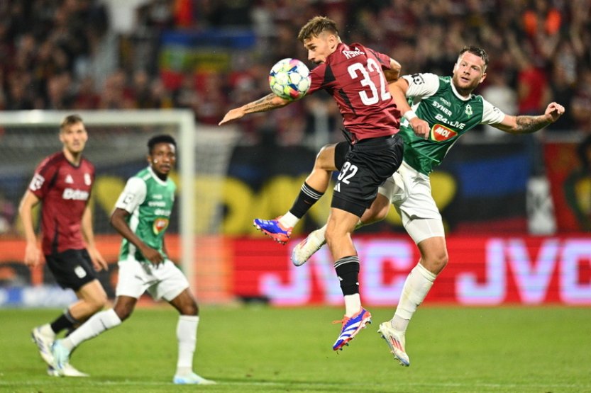 Sparta zvítězila v Jablonci 2:1 a bez ztráty bodu vede ligu