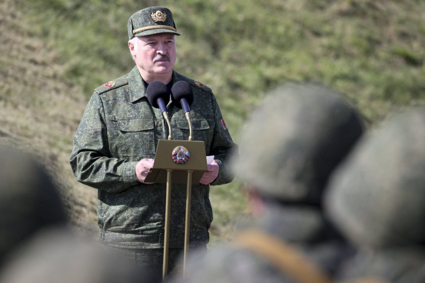 Bělorusko vyslalo k celé hranici s Ukrajinou vojenské formace, oznámil Lukašenko