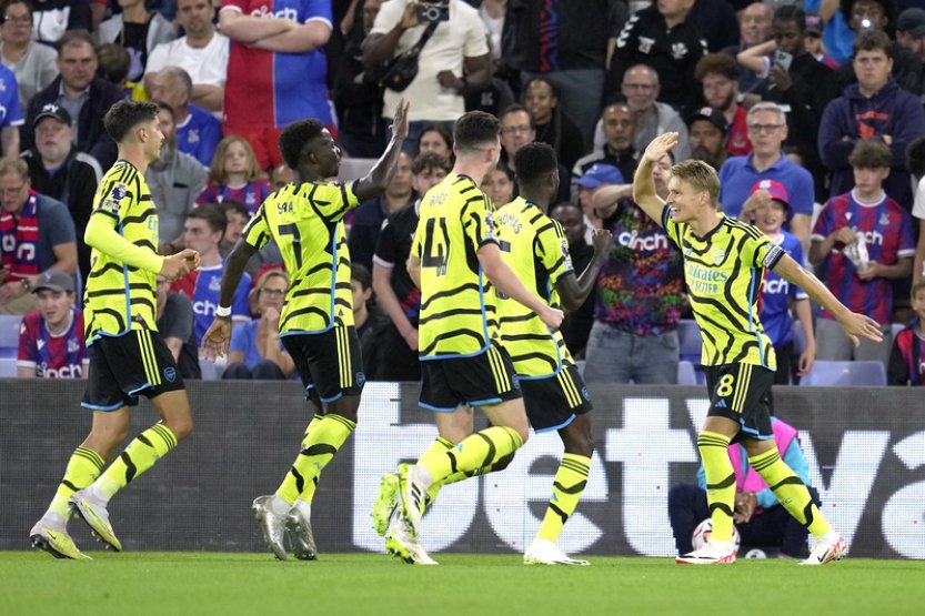 Ödegaardova penalta zařídila Arsenalu výhru v derby nad Crystal Palace