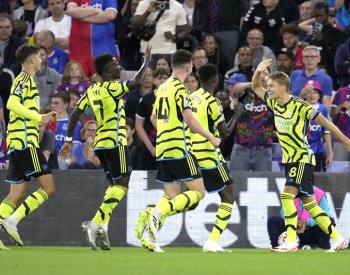 Ödegaardova penalta zařídila Arsenalu výhru v derby nad Crystal Palace