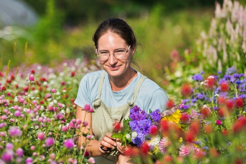Zájem o lokální květiny z brněnské farmy roste, pěstování ale kazí vandalové