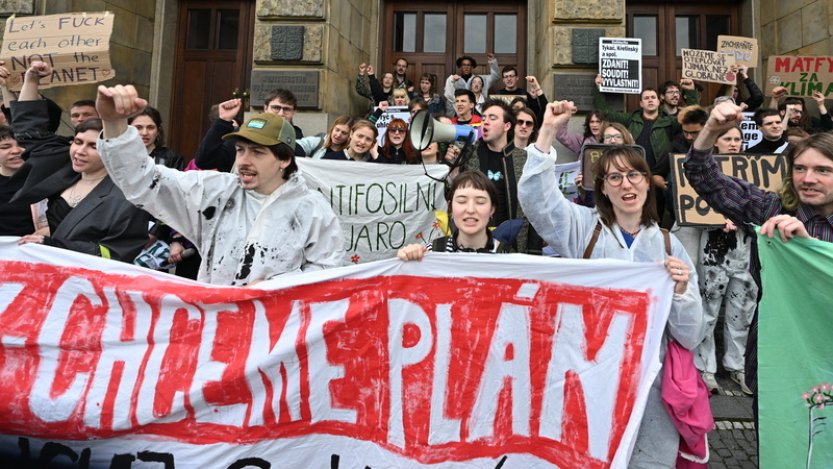 Průzkum: Většina Čechů cítí, že se může otevřeně vyjadřovat k problémům v zemi