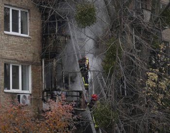 Ukrajina v noci sestřelila tři ruské rakety a 25 dronů, v Ternopilu hořelo