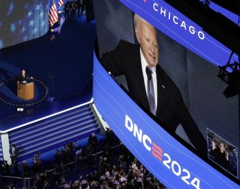 Demokraté vzdali hold Bidenovi, ten kritizoval Trumpa