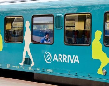 Arriva za pololetí ve vlacích přepravila meziročně více lidí, Leo Express méně