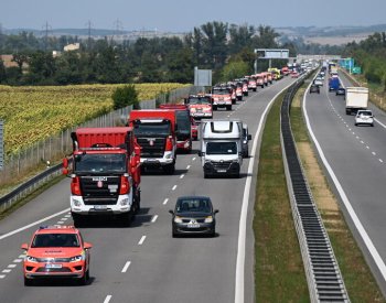 Čeští hasiči se dnes vrátili z Řecka, pomáhali tam s hašením požárů u Atén