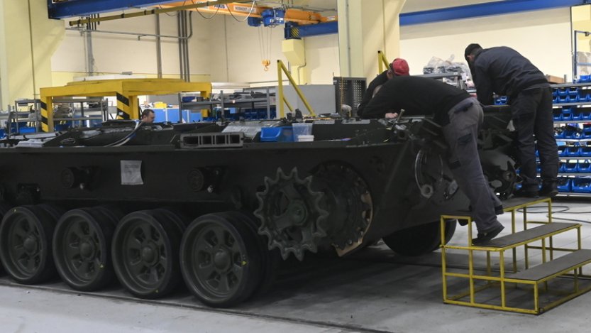 Zbrojovka Excalibur Army loni zvýšila tržby o 40 pct na 18,7 mld.Kč