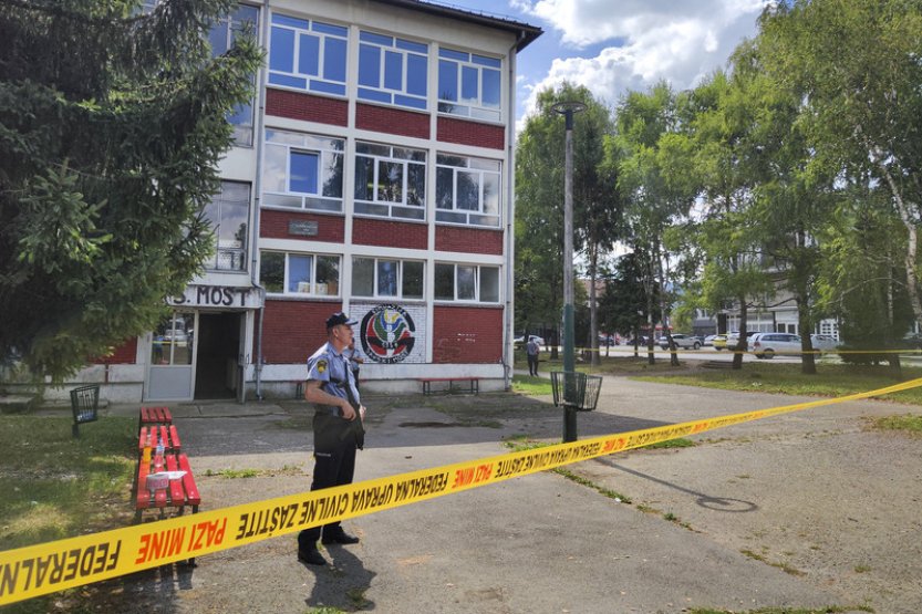Tři mrtvé a jednoho zraněného si vyžádala střelba ve škole v Bosně
