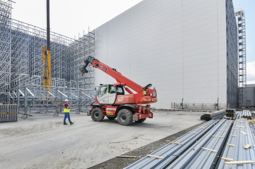 Prazdroj rozšiřuje za stovky mil. Kč plně automatizovaný sklad piva v Plzni