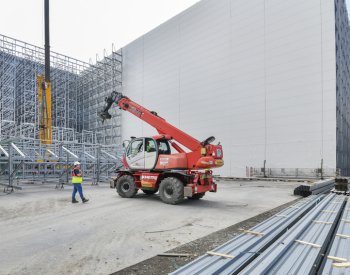 Prazdroj rozšiřuje za stovky mil. Kč plně automatizovaný sklad piva v Plzni