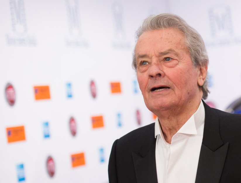 Rodina Alaina Delona mu nevyhoví v přání utratit jeho psa