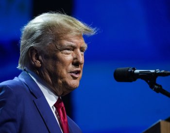 Trump se ve čtvrtek vydá úřadům ve státě Georgia, kde čelí obvinění