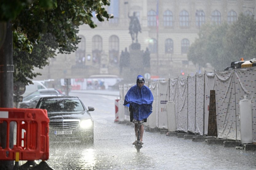 Víkend přinese tropické teploty, v neděli začne pršet