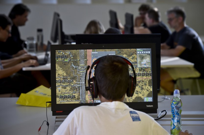 Čtvrtina dětí hraje rizikově počítačové hry, tedy přes čtyři hodiny denně