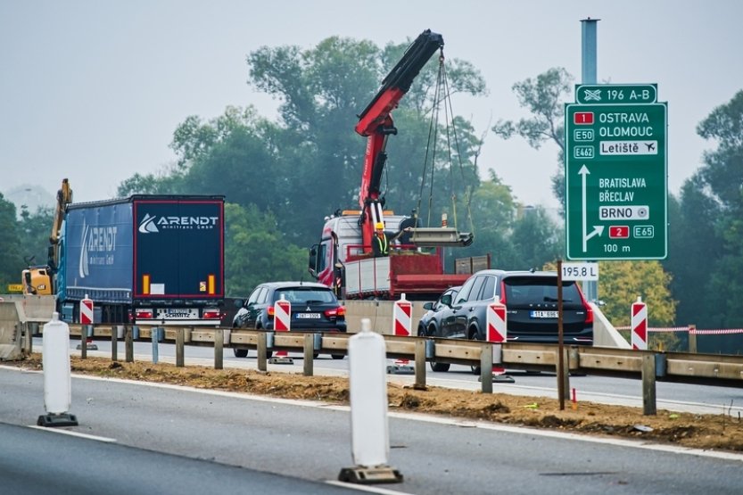 Soud nařídil hygienikům, aby se zabývali hlukem z D1 a silnice u Brna