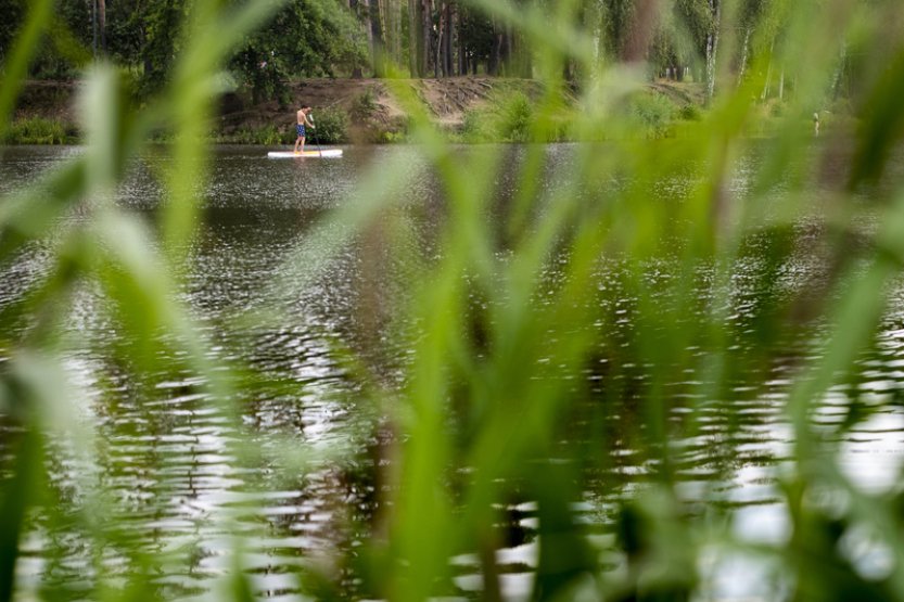 Kvůli špatné vodě hygienici zakázali koupání v jezeru Ostrá a nádrži u Letovic