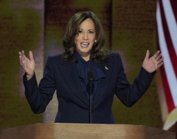 Harrisová přijala nominaci demokratů, nabídla novou cestu vpřed
