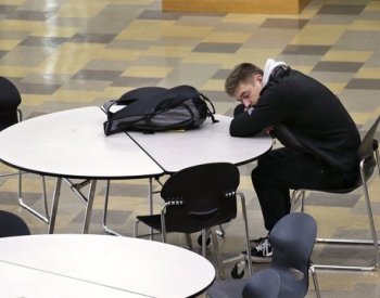 The Guardian: U mladých lidí prudce roste počet psychických problémů