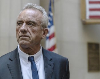 Robert F. Kennedy mladší pozastavil kampaň, ve volbách podpoří Trumpa