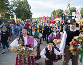 Zemědělci na Zemi živitelce dnes oslaví konec sklizní Národními dožínkami