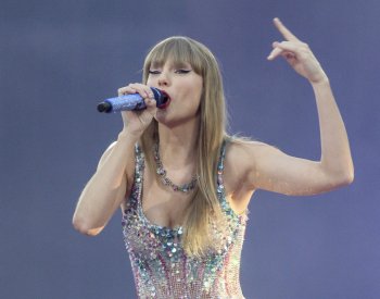 Die Welt: Taylor Swiftová nebo AC/DC zachraňují kdysi slavný klub Schalke 04