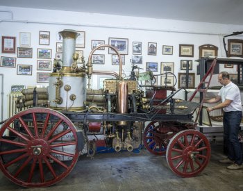 Semilští hasiči sbírají peníze na opravu historické parní stříkačky