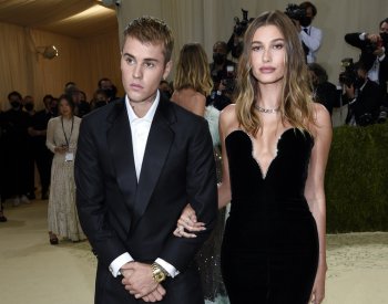 Zpěvák Justin Bieber se stal poprvé otcem, manželka mu porodila syna