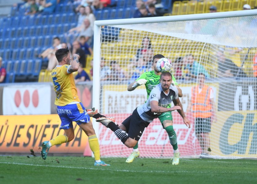 Karvinští fotbalisté vyhráli v Teplicích 3:1 a podruhé v sezoně zvítězili