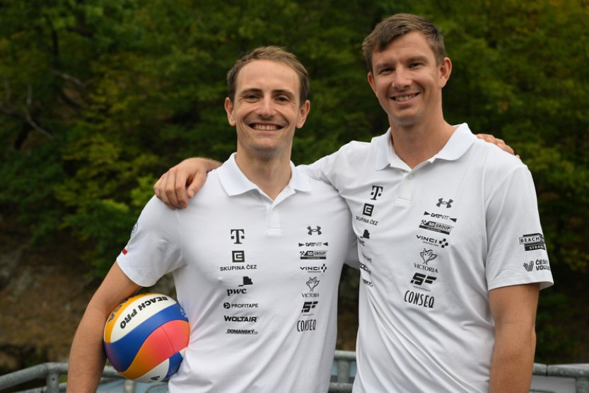 Perušič, Schweiner i Hermannová se Štochlovou jsou na písku v Brně v semifinále