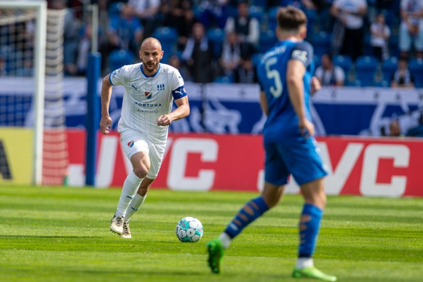 Baník hostí ve fotbalové lize Liberec, Dukla poslední Dynamo