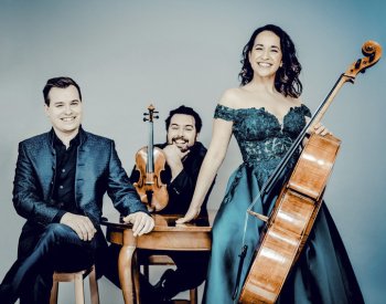 Formát alba Tria Bohémo umožňuje poslech pomocí technologie prostorového zvuku