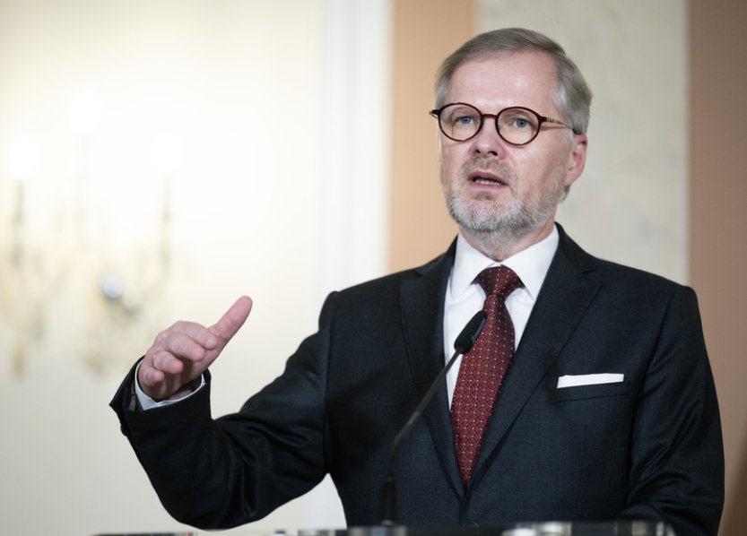 Fiala: Ve vládní rezervě na růst platů nejsou peníze, hledají je resorty