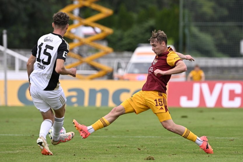 Fotbalisté Dukly porazili v lize 3:0 České Budějovice, Dynamo stále nebodovalo