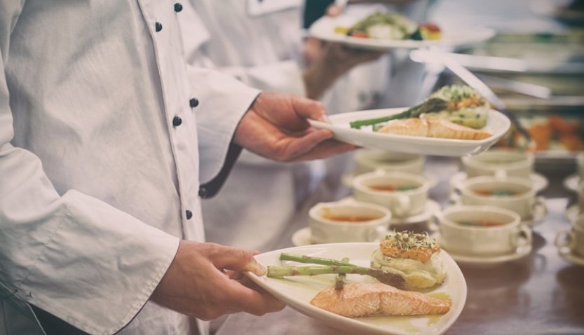 V Itálii vyvolala polemiku restaurace, jež chce po hostech objednávku dvou chodů