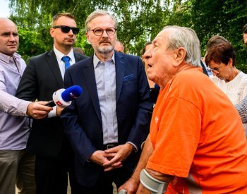 V Mojžíři Fiala vyslechl stížnosti starousedlíků na hluk i zápach