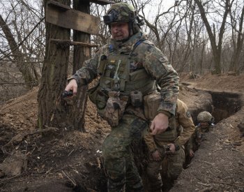 AP: Nováčci v ukrajinské armádě odmítají střílet, utíkají z boje, tvrdí velitelé