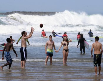 Stále více Čechů jezdí k moři mimo hlavní sezonu, ceny jsou nižší i o třetinu